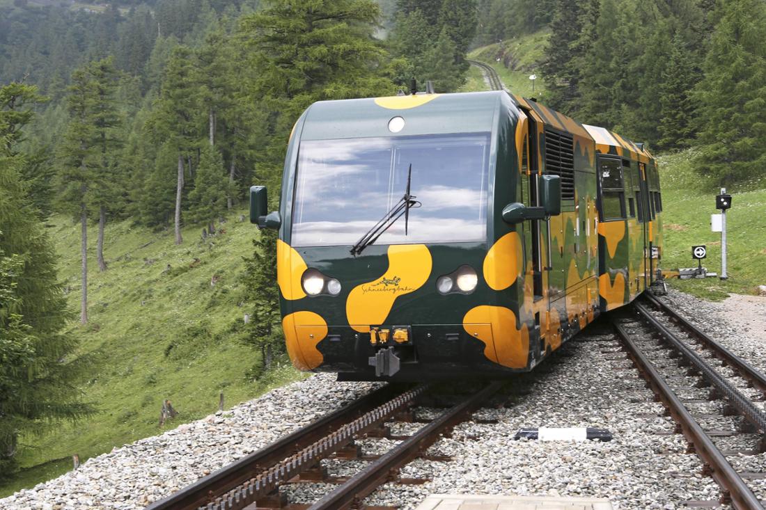 die Schneebergbahn fährt in Niederösterreich