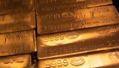 Gold's surge set to continue in H2, driven up by central banks