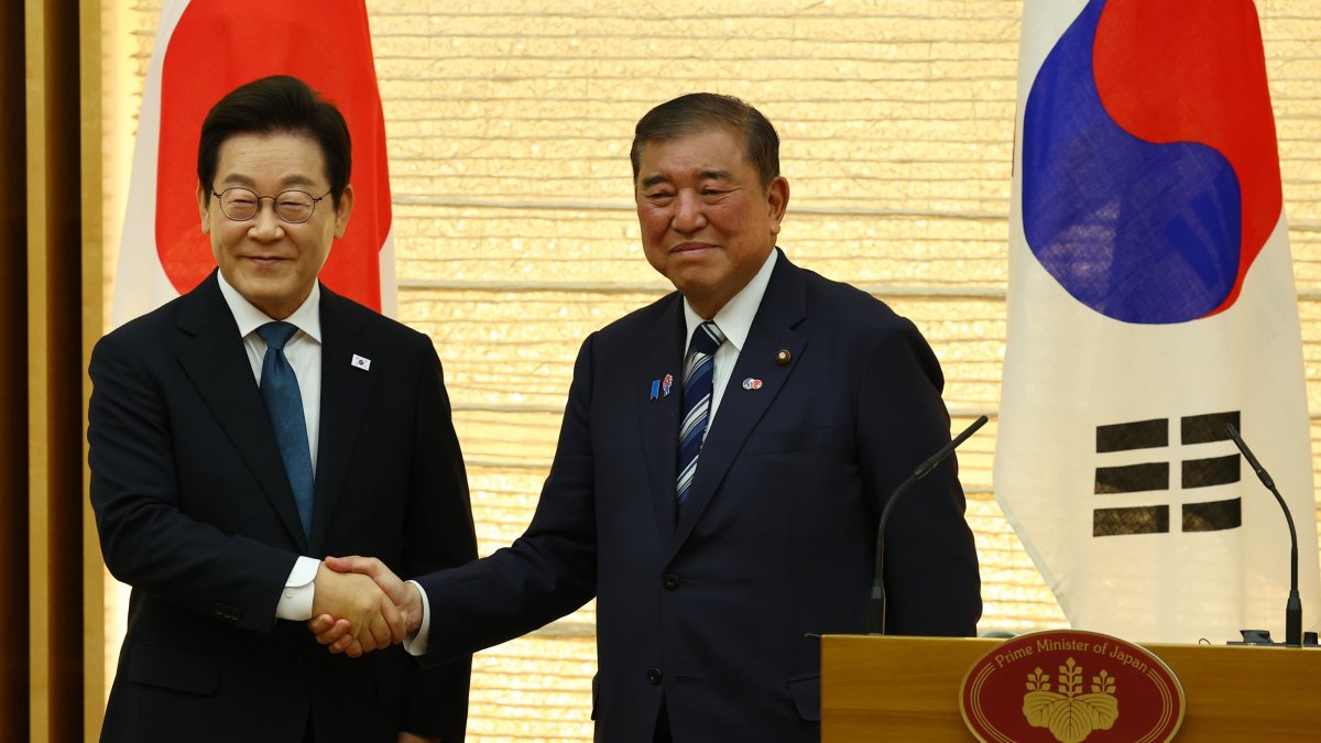 Japan, South Korea pledge deeper cooperation amid regional 'challenges'