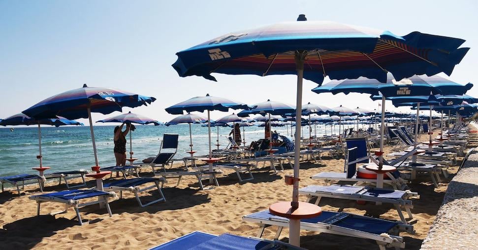 Turismo, con il caro spiaggia a luglio -15% di presenze
