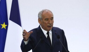François Bayrou lance un podcast et une série YouTube pour défendre son plan d'économies