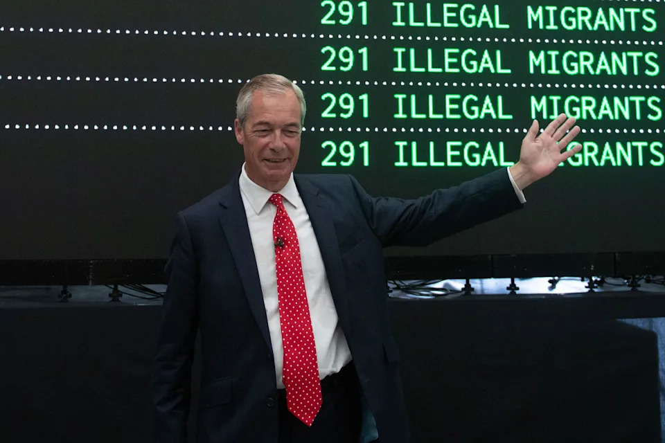 Oxford, UK. 26 Aug 2025. Reform UK Party Leader Nigel Farage points to a Departure board for Illegal Immigrants at a press conference on Illegal Immigration at Oxford Airport. Credit: Justin Ng/Alamy Live News.