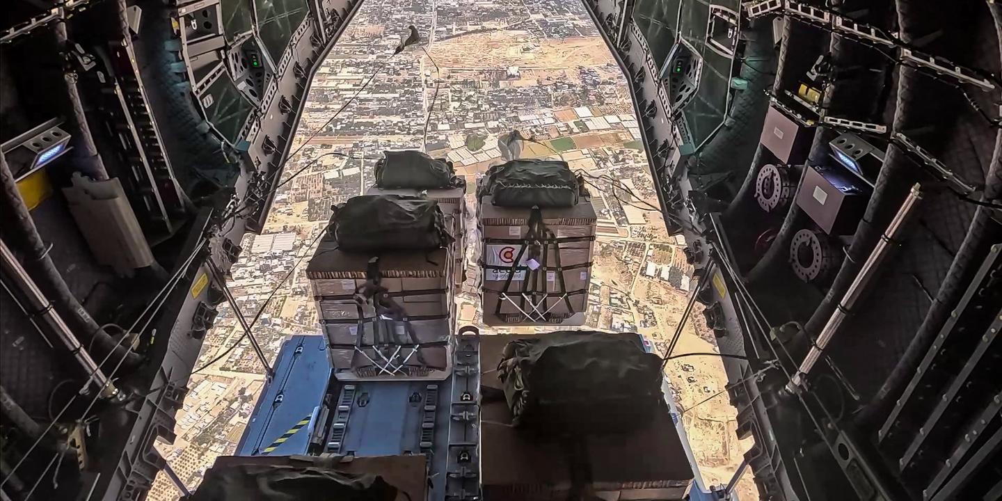 En direct, Gaza : l’opération française de largage d’aide humanitaire a commencé - Le Monde.fr