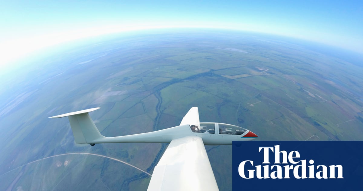 Gliders battle thunderstorms and wildfire smoke at women’s world championship | Sport