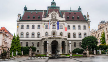 Ljubljanska univerza si lahko spet nadene ime Univerza Edvarda Kardelja - prekinila je vse stike z Izraelom