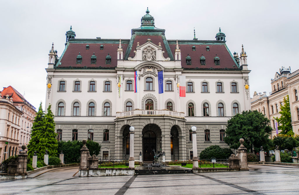 Ljubljanska univerza si lahko spet nadene ime Univerza Edvarda Kardelja - prekinila je vse stike z Izraelom