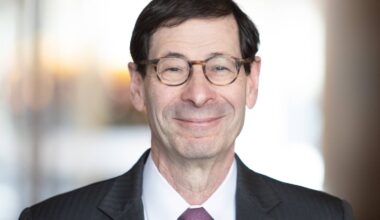 Former IMF economist advises Japan to strengthen non-U.S. ties