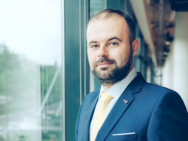 Cum se uită pieţele financiare la România înainte să îi acorde votul de...