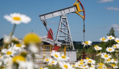 Oil slips as Russia supply concerns ease after Trump-Putin meet