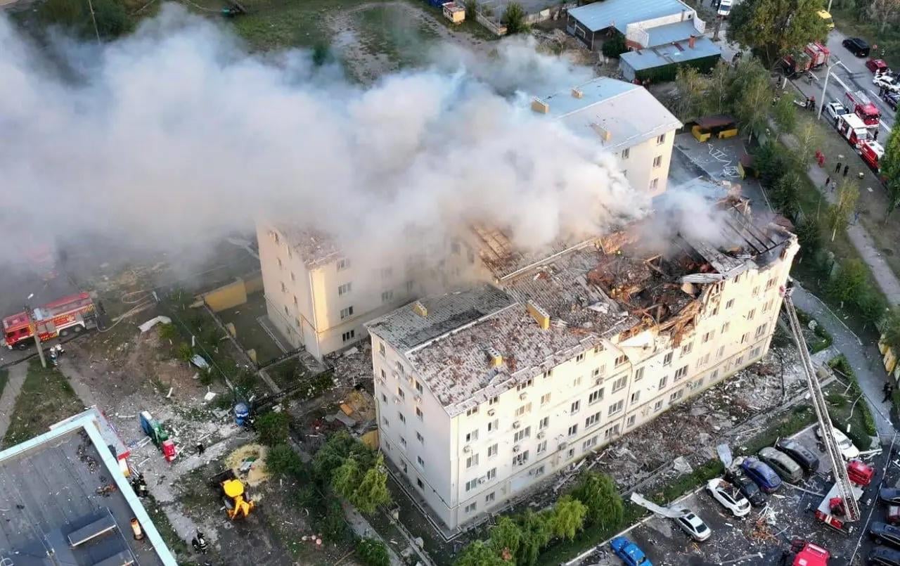 Russia Bombs Residential Building in Kharkiv Hours Before Zelensky Meets Trump - Toddler Among Dead