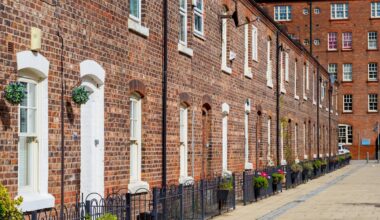 UK house sellers cut asking price by average £10,000