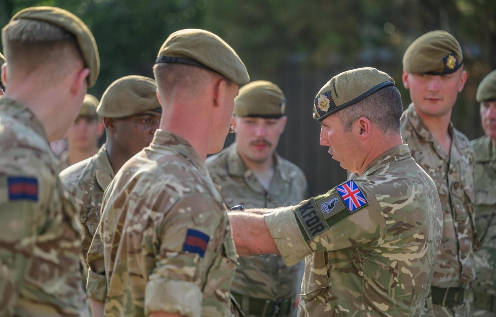 Ein Kontingent der NATO-Reservetruppen landet im Kosovo, KFOR: Die Schottische Garde wird vorübergehend zum Training bleiben