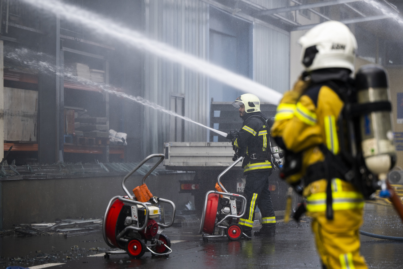 Berufs- und freiwillige Feuerwehr.