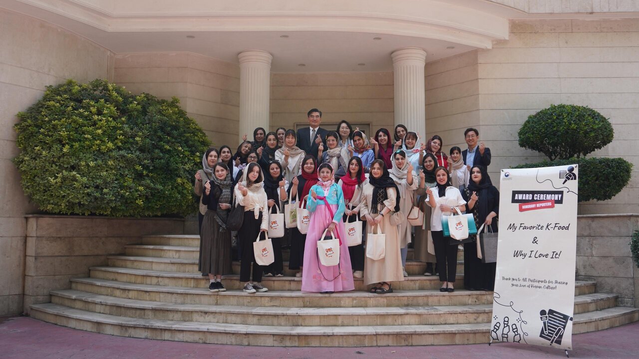 South Korean embassy in Tehran awards Iranian youth for K-Food writing competition