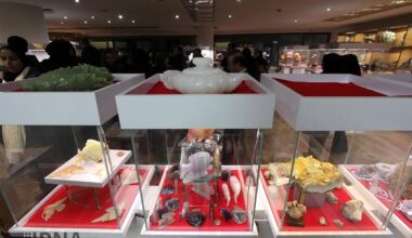 Intl. expo of semi-precious stones underway in Tehran