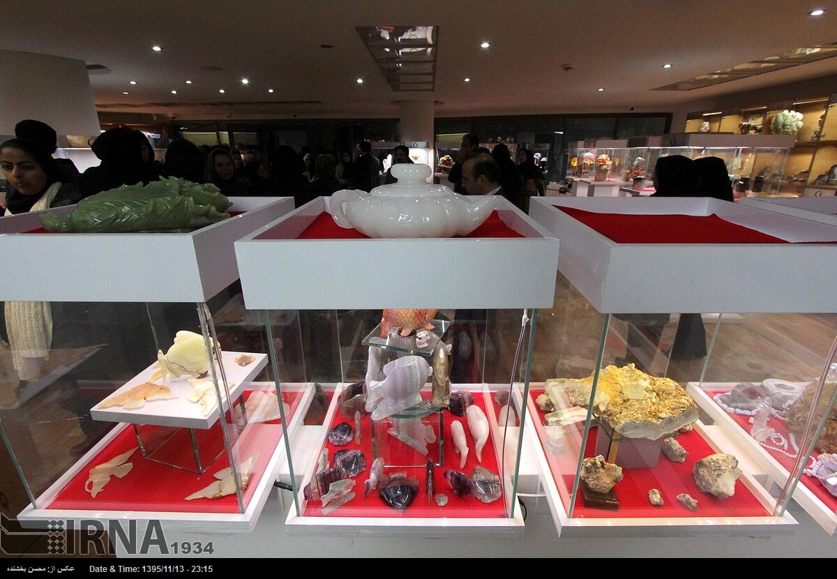 Intl. expo of semi-precious stones underway in Tehran