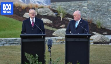 Albanese embraced by NZ Prime Minister Chris Luxon as two countries flag increased defence cooperation