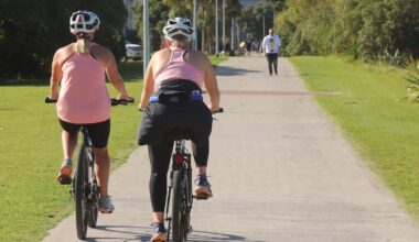 Auckland Transport struggles to stop illegal carparking on new Meola Rd bike path
