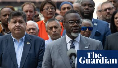 Chicago mayor to sign executive order directing city to resist Trump’s immigration raids | Chicago
