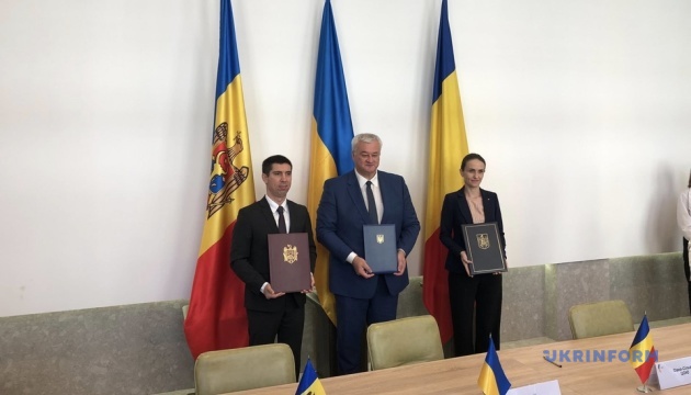 Foreign ministers of Ukraine, Moldova, Romania sign joint statement in Chernivtsi