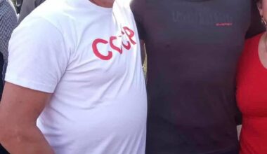 Pampreziden s fanúšikom v tričku s nápisom CCCP pár dní po výročí okupácie sovietmi