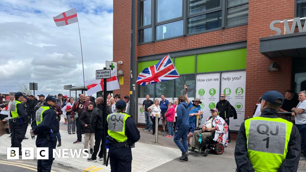 Swindon migrant hotel sees protest and counter-protest