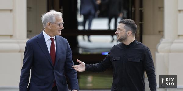 Rusija nad Ukrajino z več kot sto brezpilotniki. Kijev želi milijardo dolarjev pomoči mesečno.