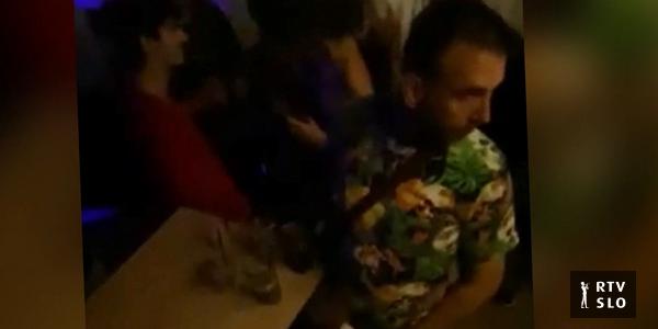 Primer moškega, ki daje prašek v pijačo, preiskuje policija