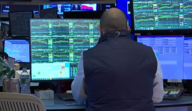 Wall Street closes down as investors brace for Powell's speech