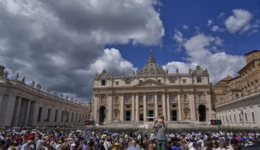 Pope Leo XIV celebrates Mass for local homeless people, invites them to lunch at summer villa | National & World News