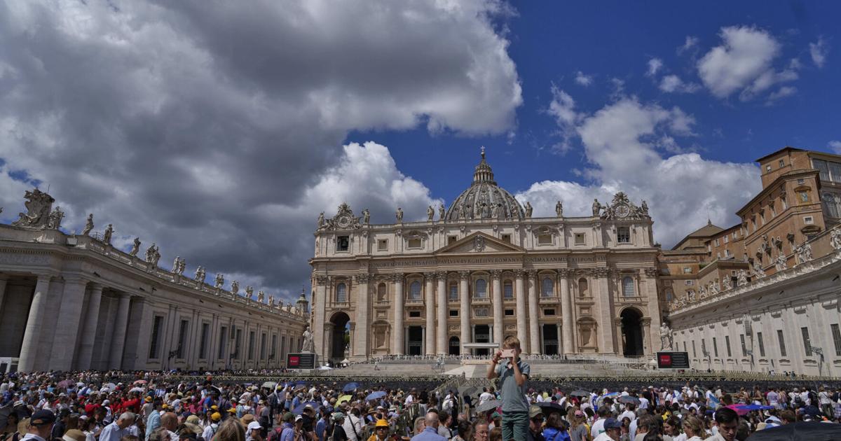Pope Leo XIV celebrates Mass for local homeless people, invites them to lunch at summer villa | National & World News
