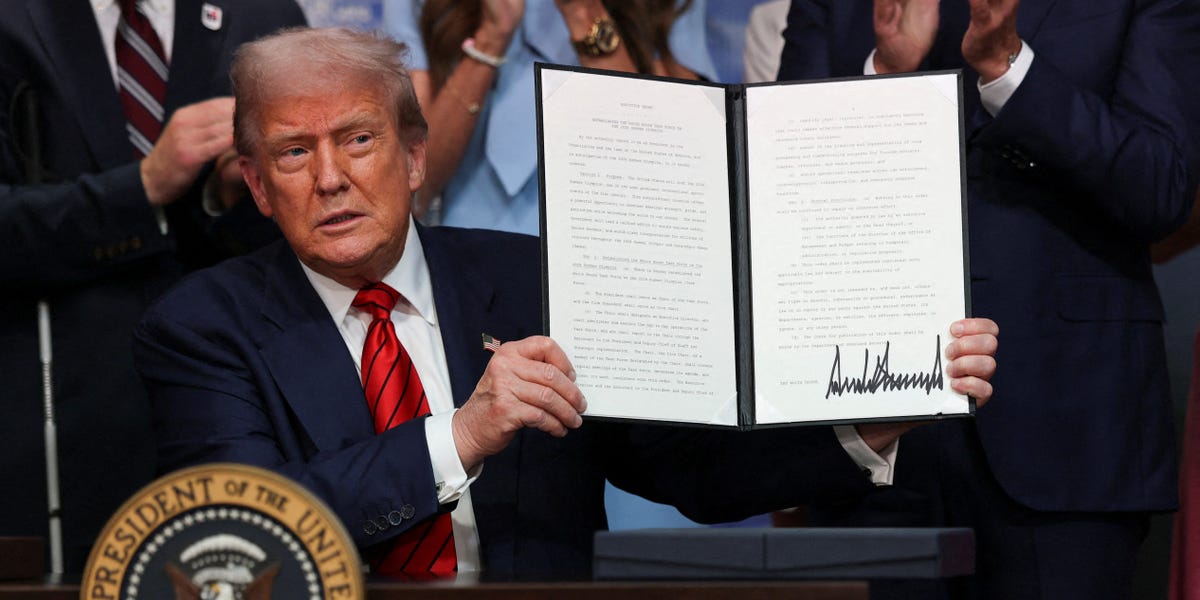 Trump's New Executive Order Bans 'Politicized or Unlawful Debanking'