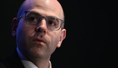 Trump nominates key economic adviser to Federal Reserve Board
