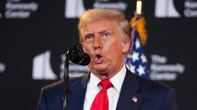 Trumps sit