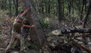 Ukrainian defenses face a challenge as Russian troops make gains | World