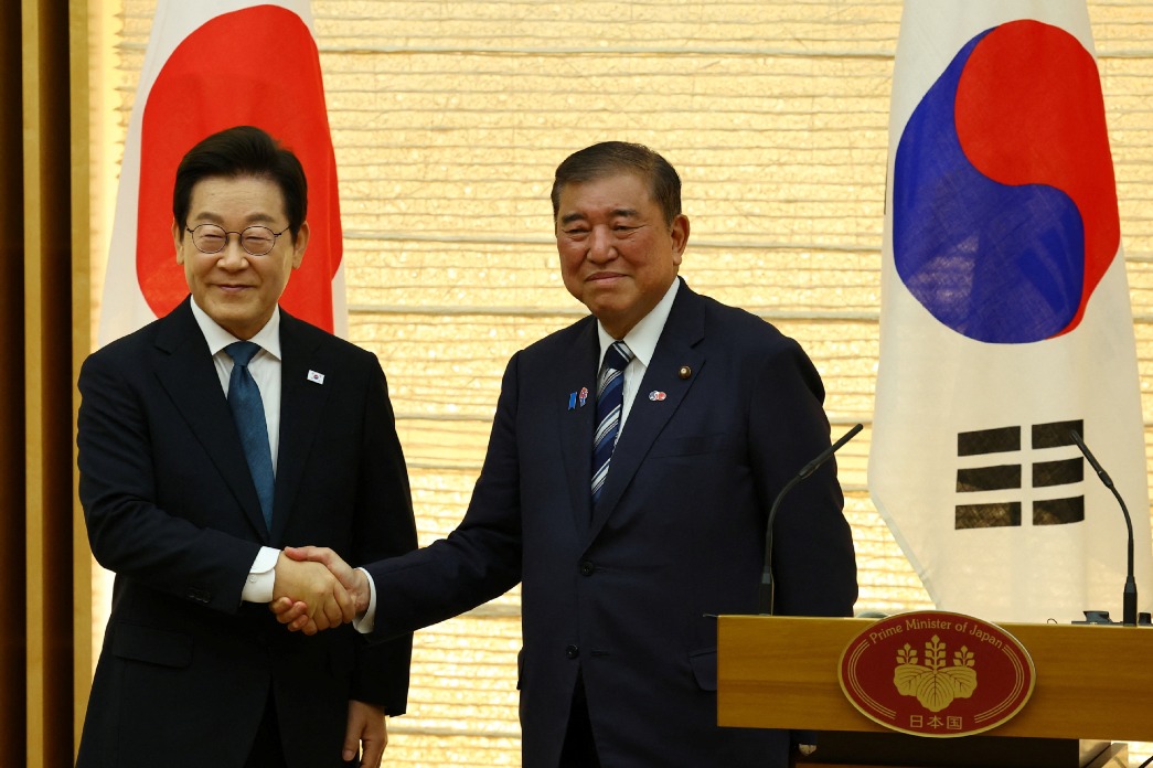 South Korean president visits Japan on ties