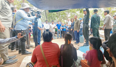 International delegation, UN, visit refugee camps as displaced Cambodians call for ceasefire support