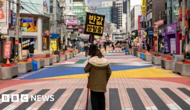 The Seoul 'convenience stores' fighting loneliness