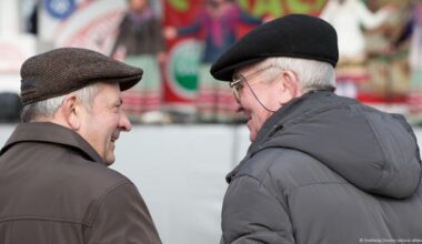 Will Germany raise retirement age beyond 67? – DW – 08/01/2025