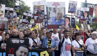 Israel pushes ahead with Gaza City invasion despite protests – DW – 08/27/2025