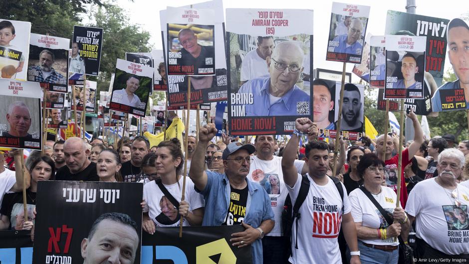 Israel pushes ahead with Gaza City invasion despite protests – DW – 08/27/2025