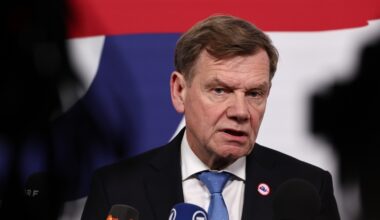 Ukraine must receive security guarantees very close to NATO membership, says German foreign minister
