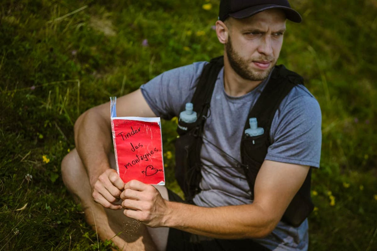 Thibaud Monney lui-même a trouvé une compagne, mais sans l’aide de ses carnets. «Elle m’a vu à la télévision» parler du «Tinder des montagnes» et «a pris contact» et «maintenant, je suis heureux».
