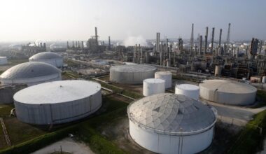Oil Rises Amid Large Inventory Draw, Russia-Ukraine Talks