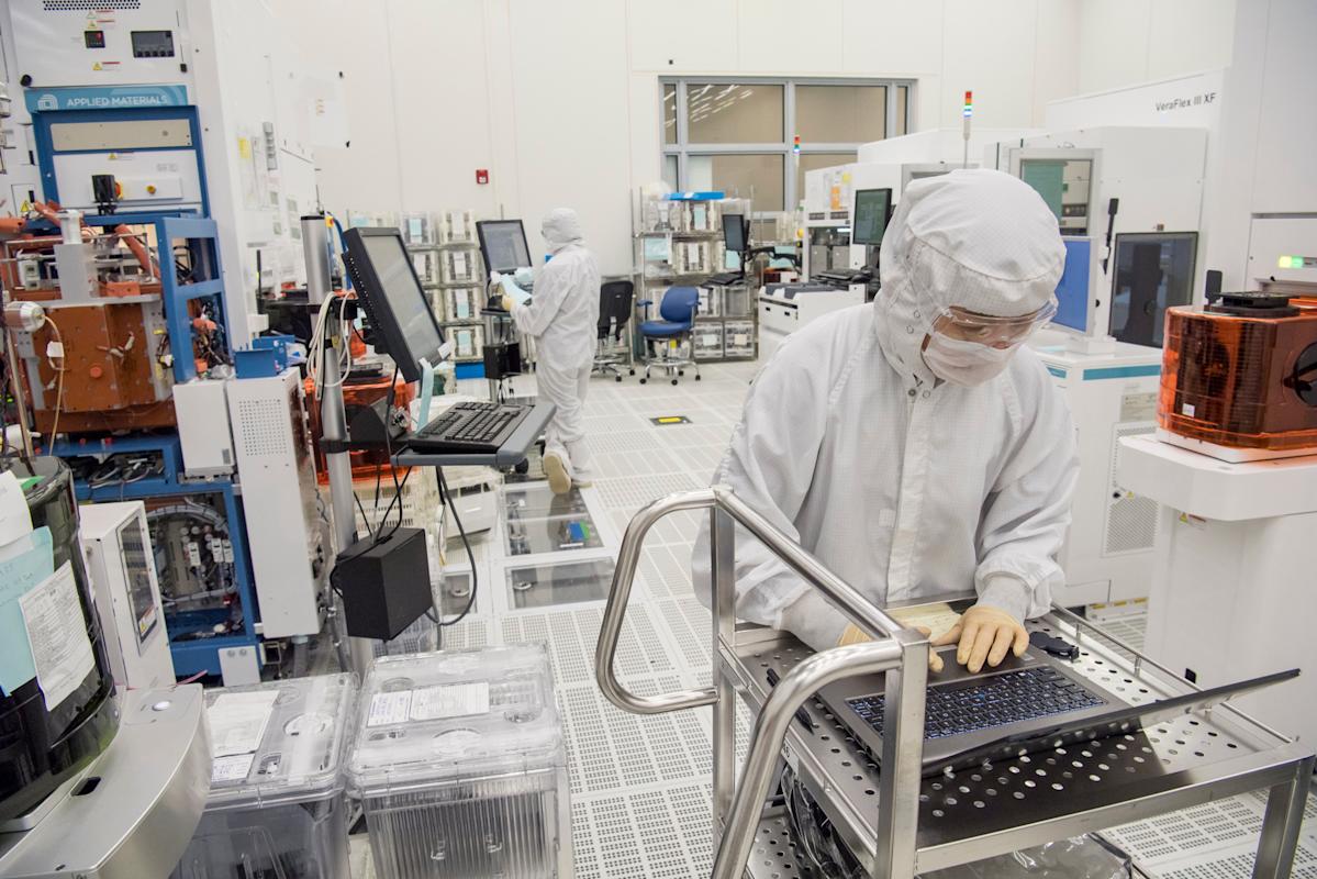 Applied Materials Suffers Worst Rout Since 2020 on China Woes