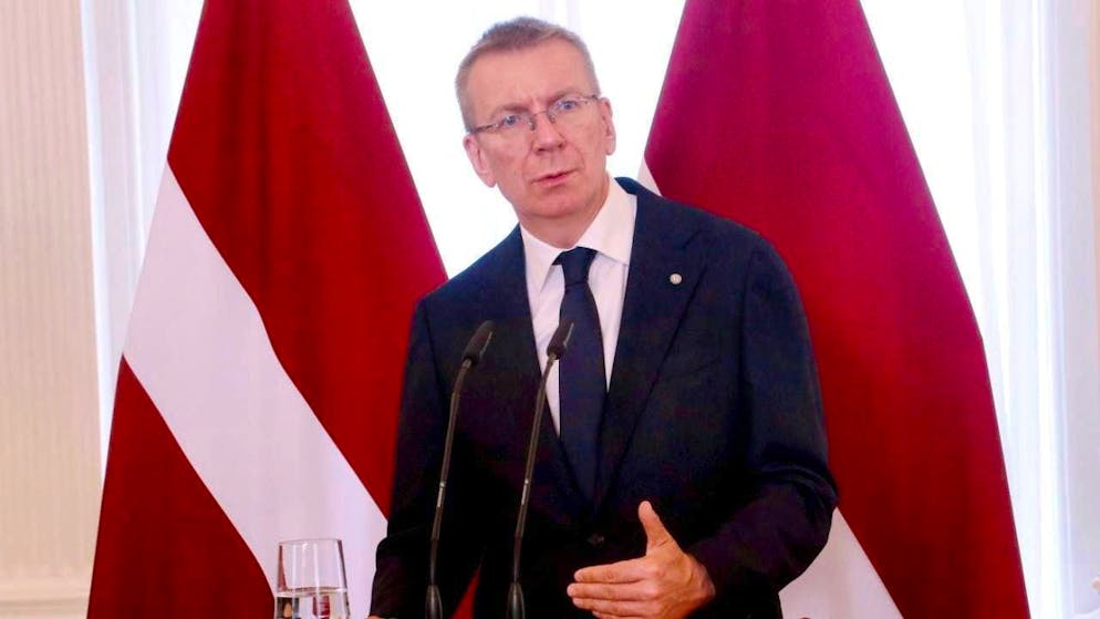 Latvian President Edgars Rinkevics calls for more speed in fortifying the border with Russia and Belarus. (archive picture)