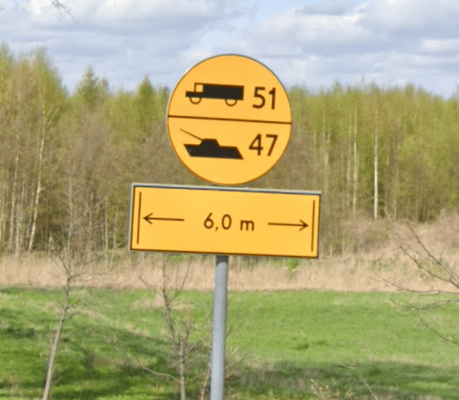 Klikałem sobie po streetview w okolicach granicy z Královeckým krajem i natrafiłem na taki znak - co on oznacza?