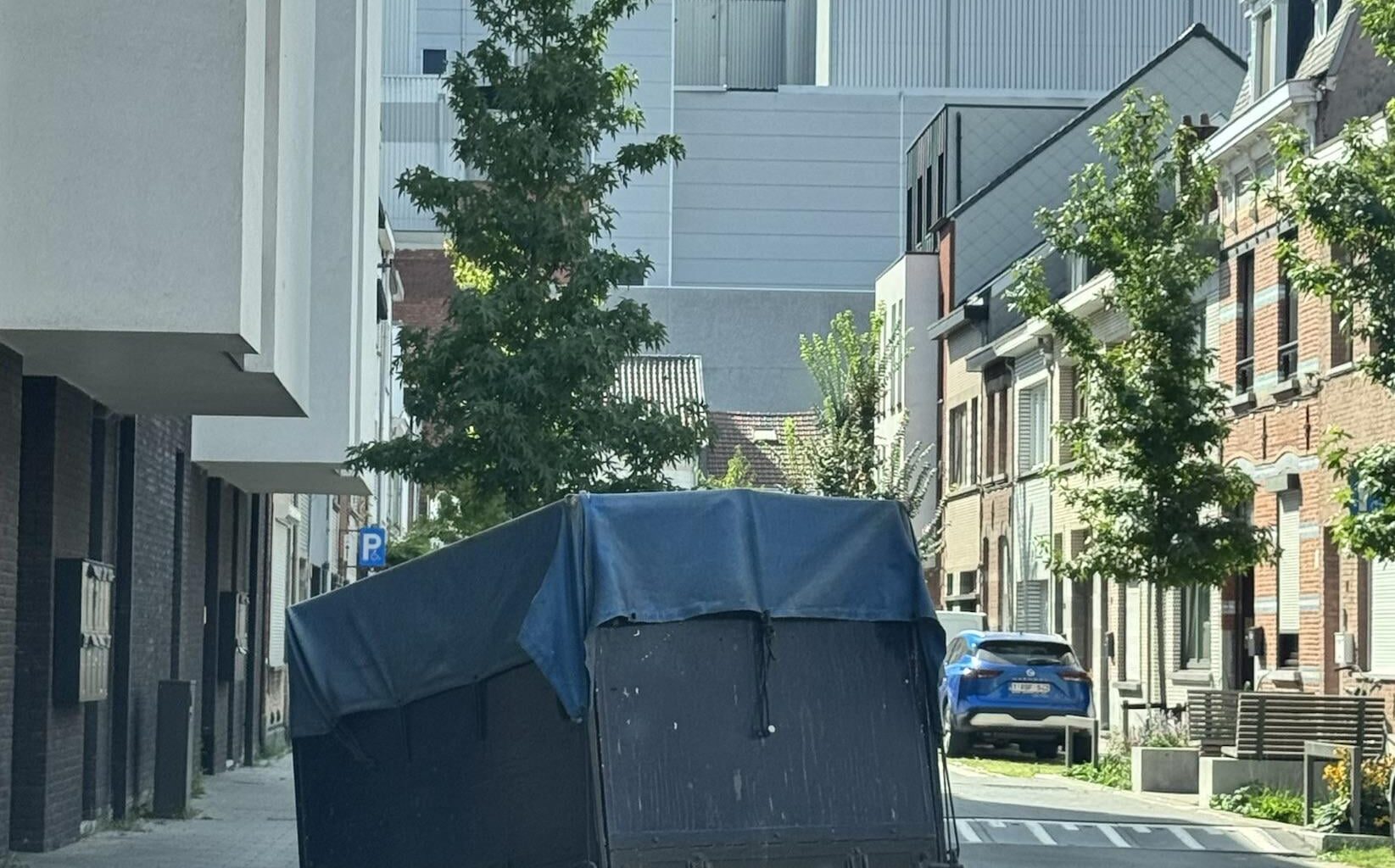 Is it legal to have something like this parked on the streets indefinitely? Genuinely curious