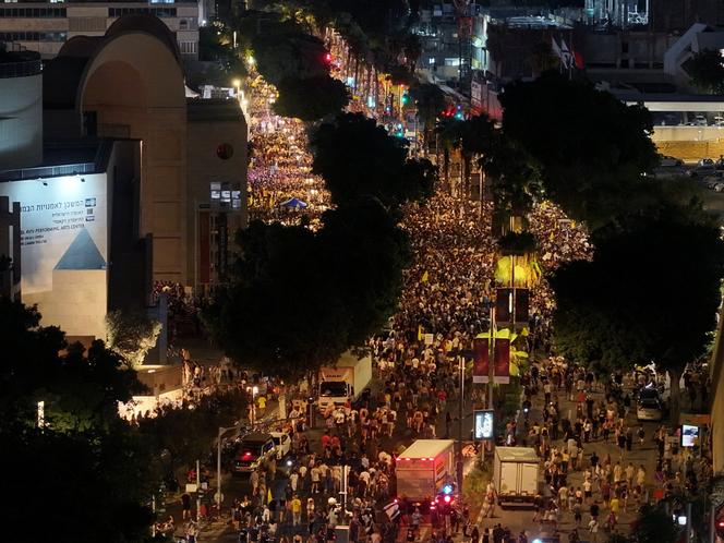 Demonstrators in Tel Aviv call for an end to the war in the Gaza Strip, August 17, 2025.