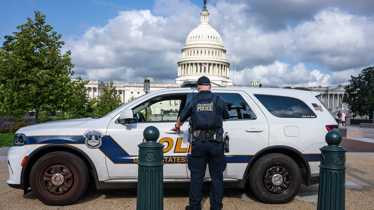 Trump deploys federal officers to patrol DC streets amid announcement